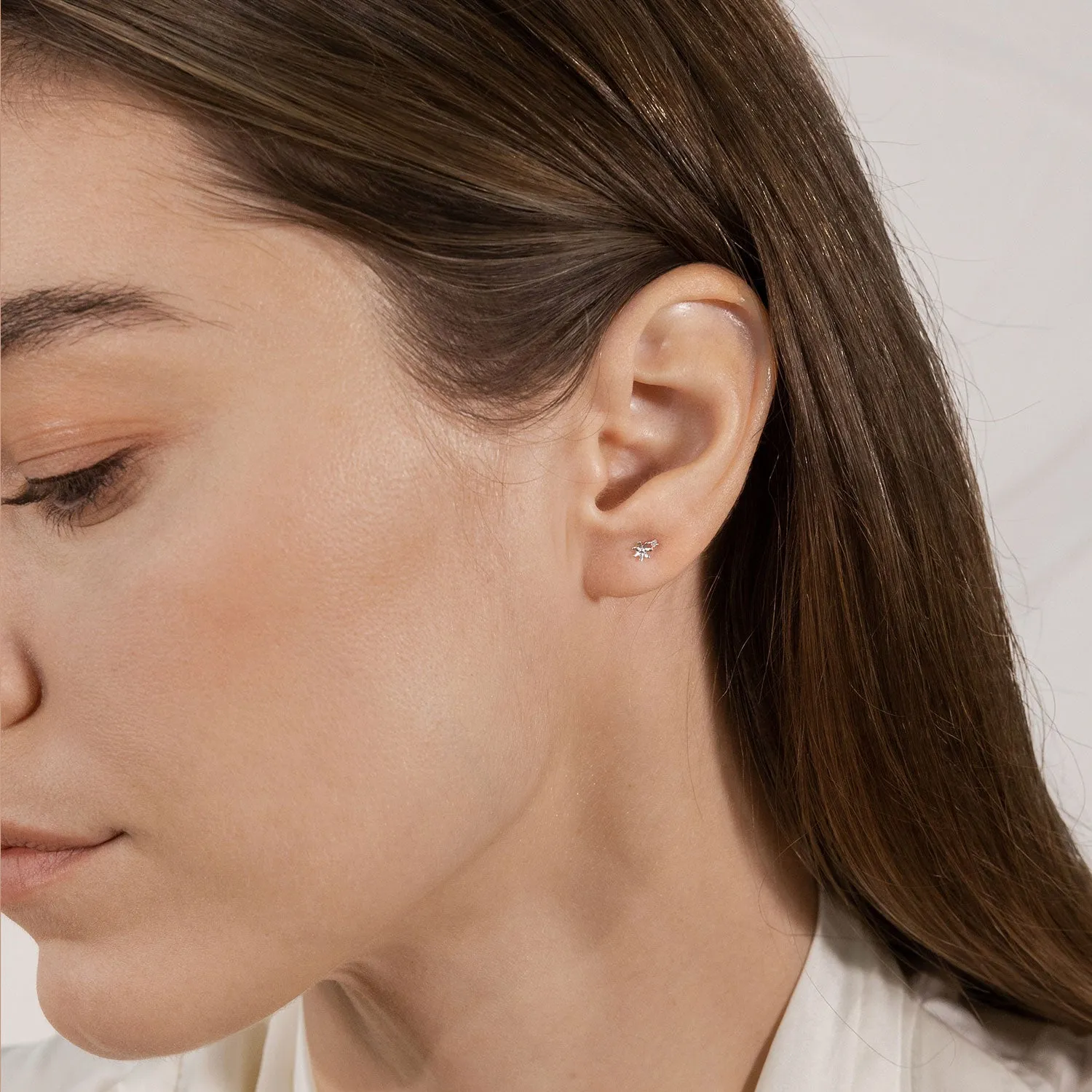 14k White Gold Daisy Studs