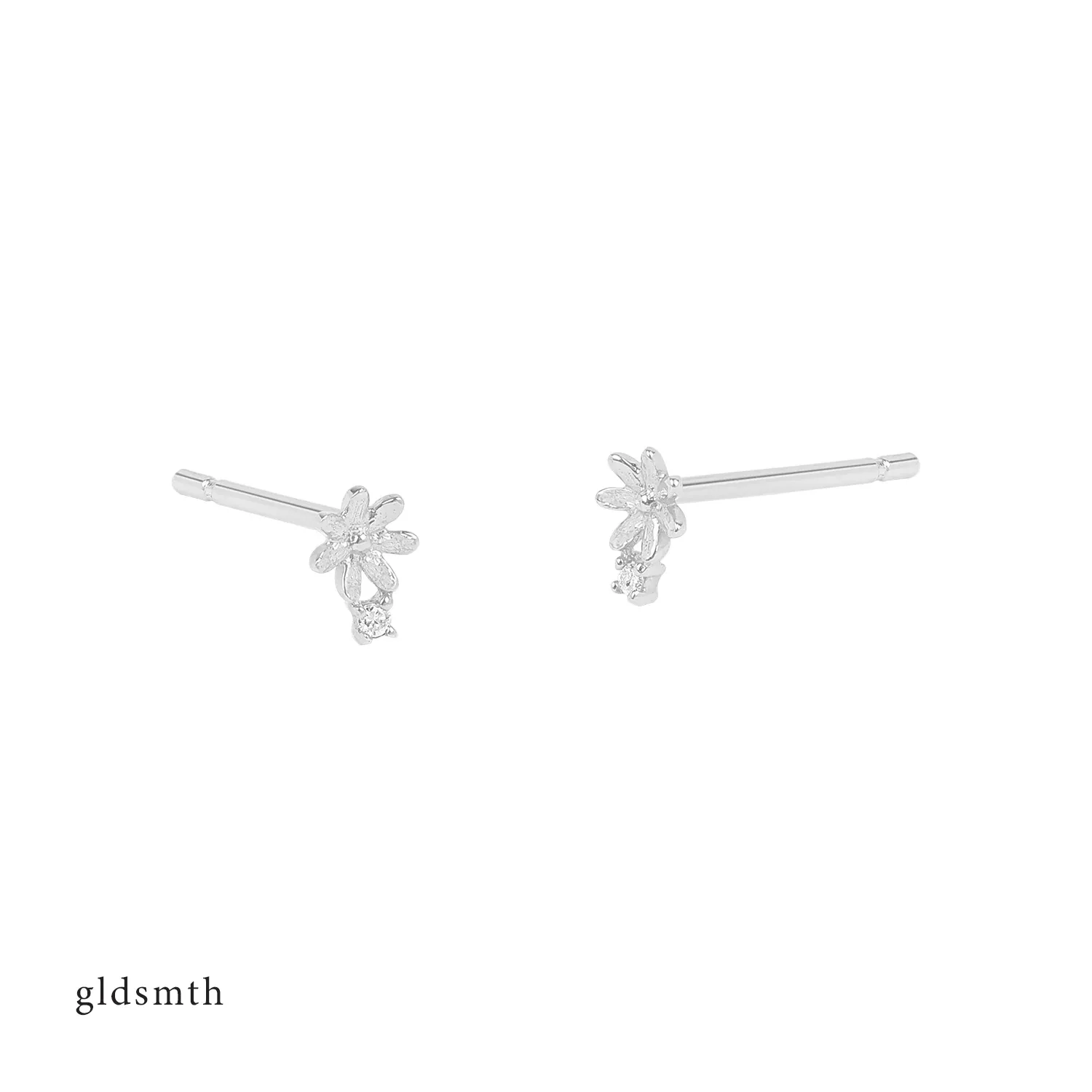 14k White Gold Daisy Studs