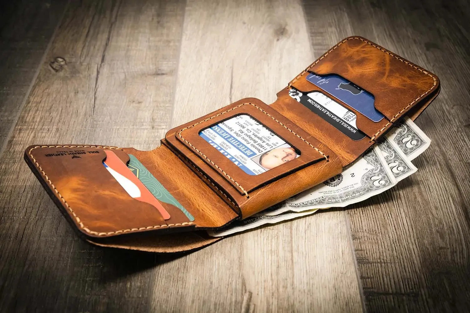 Badge Trifold Wallet - Chestnut Brown