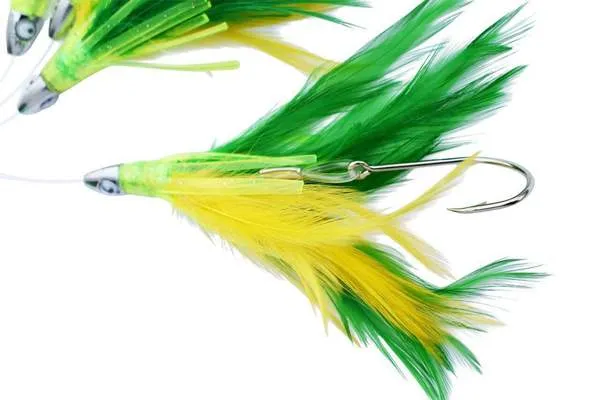 Bird Teaser Feather Daisy Chain - Included Lure Bag