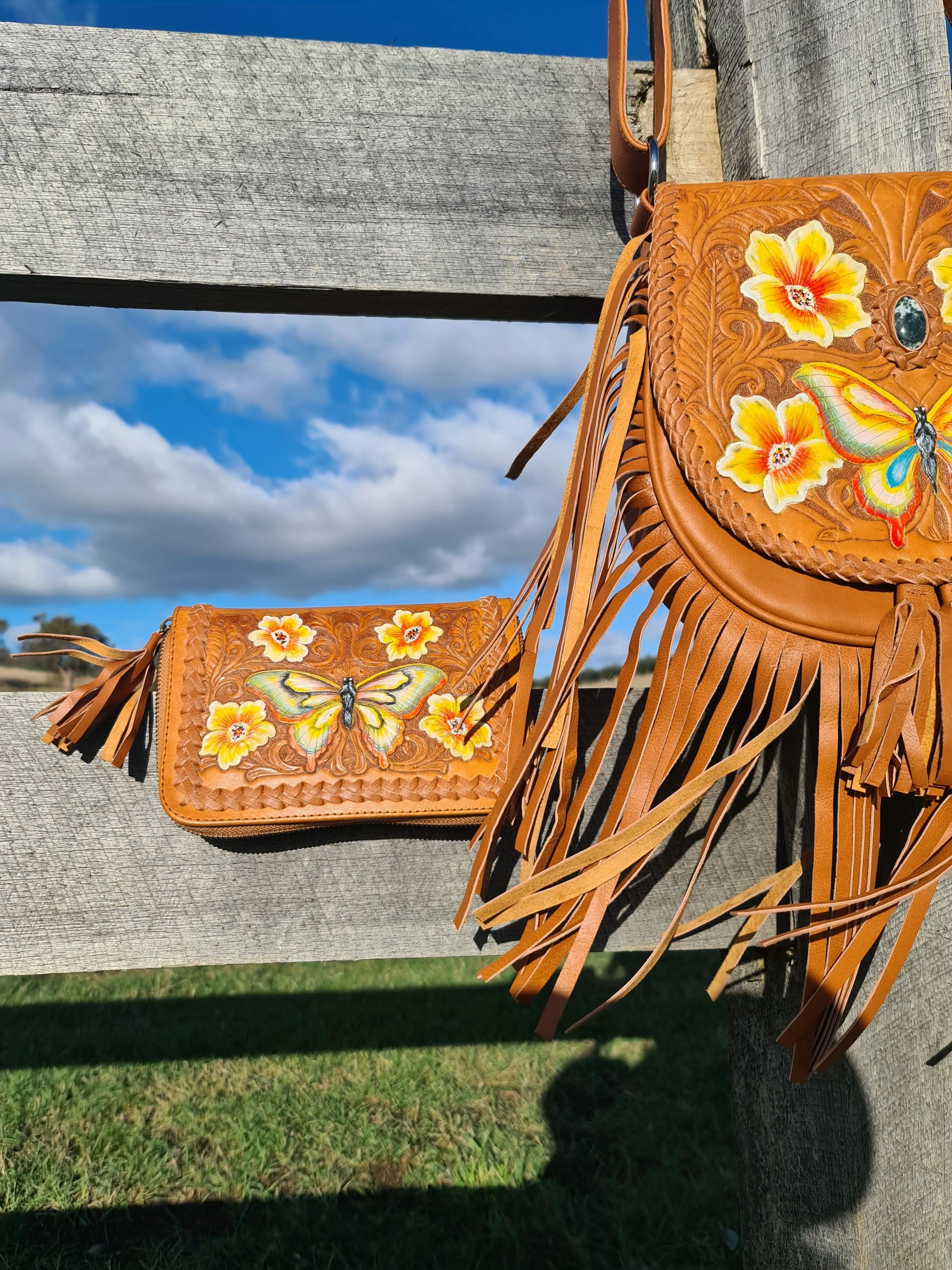 BUTTERFLY CROSS BODY BAG TAN