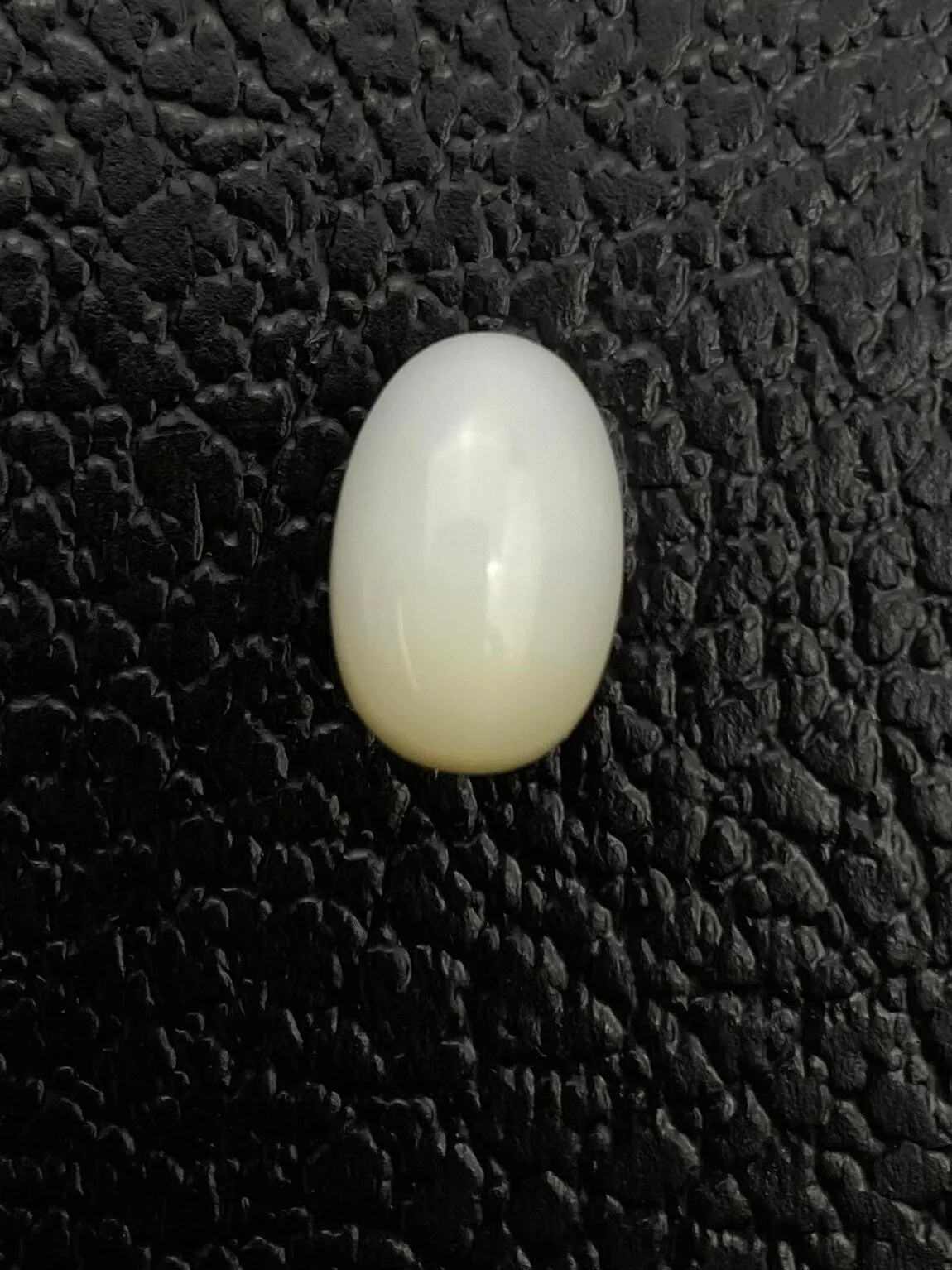 No.01 100% Natural Tridacna Pearl white Clam Pearl, 13.185 carat,  10.33mm x l5.53mm