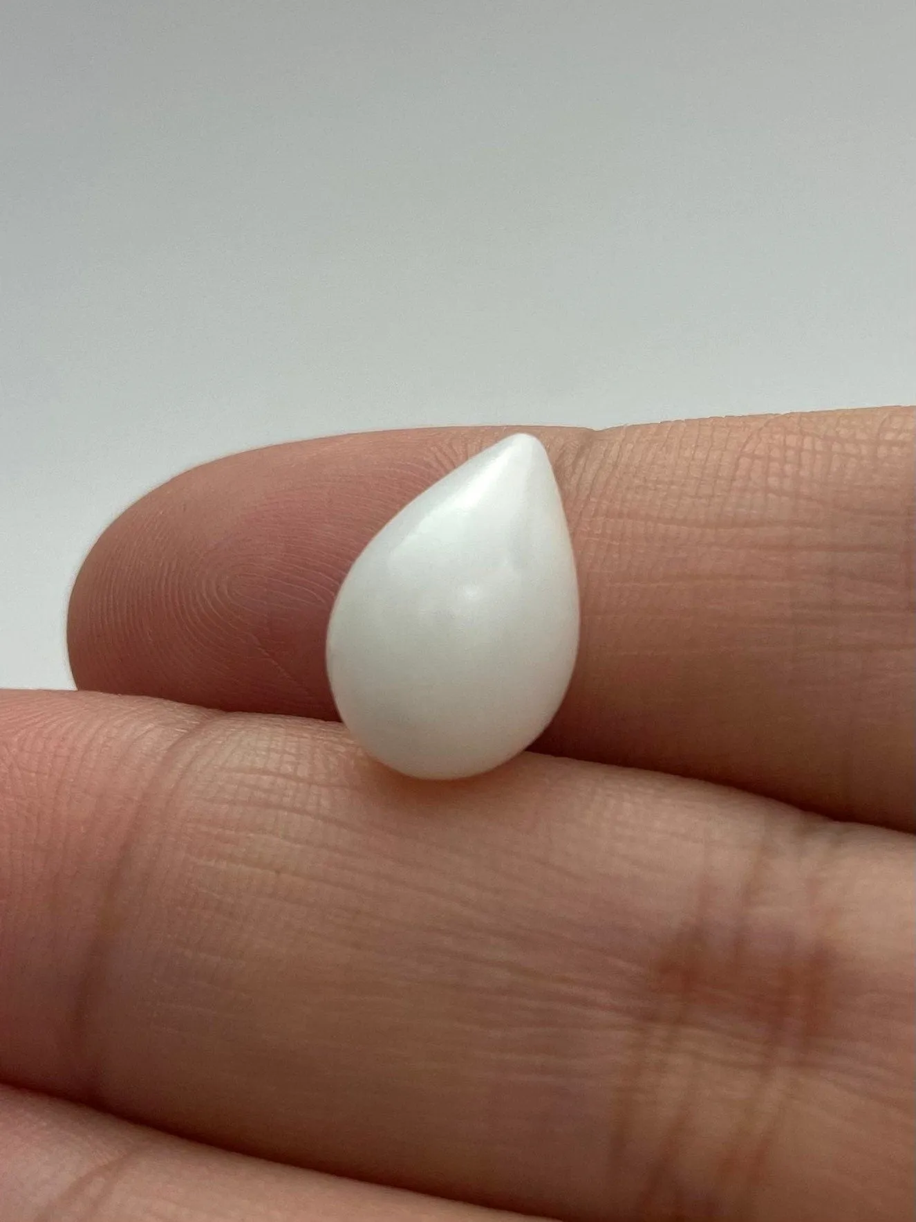 No.05 100% Natural Tridacna Pearl white Clam Pearl, 6.22 carat, 8.65mm x 12.87mm