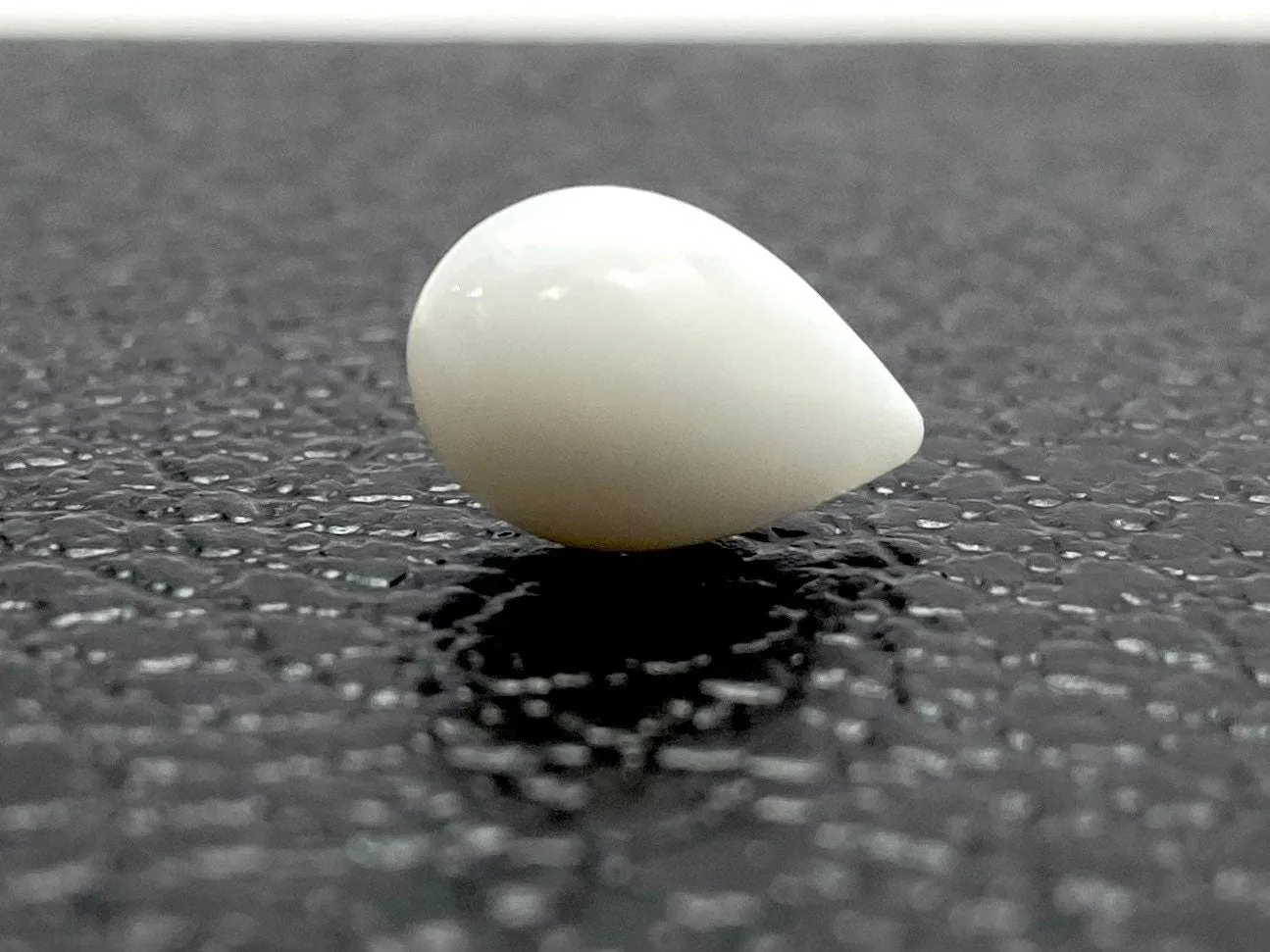 No.05 100% Natural Tridacna Pearl white Clam Pearl, 6.22 carat, 8.65mm x 12.87mm