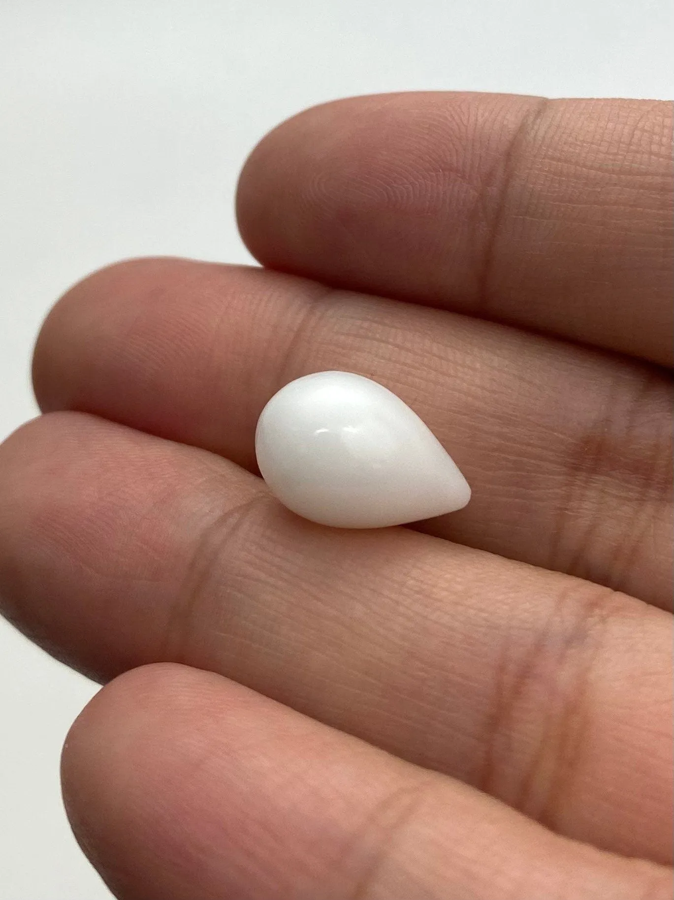 No.05 100% Natural Tridacna Pearl white Clam Pearl, 6.22 carat, 8.65mm x 12.87mm