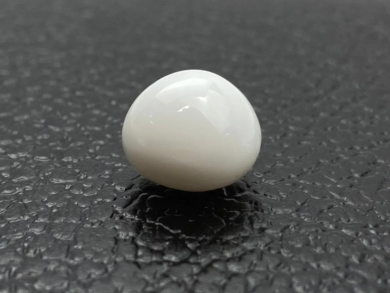 No.11 100% Natural Tridacna Pearl white Clam Pearl, 13.100 carat, 12.94mm x 10.64mm