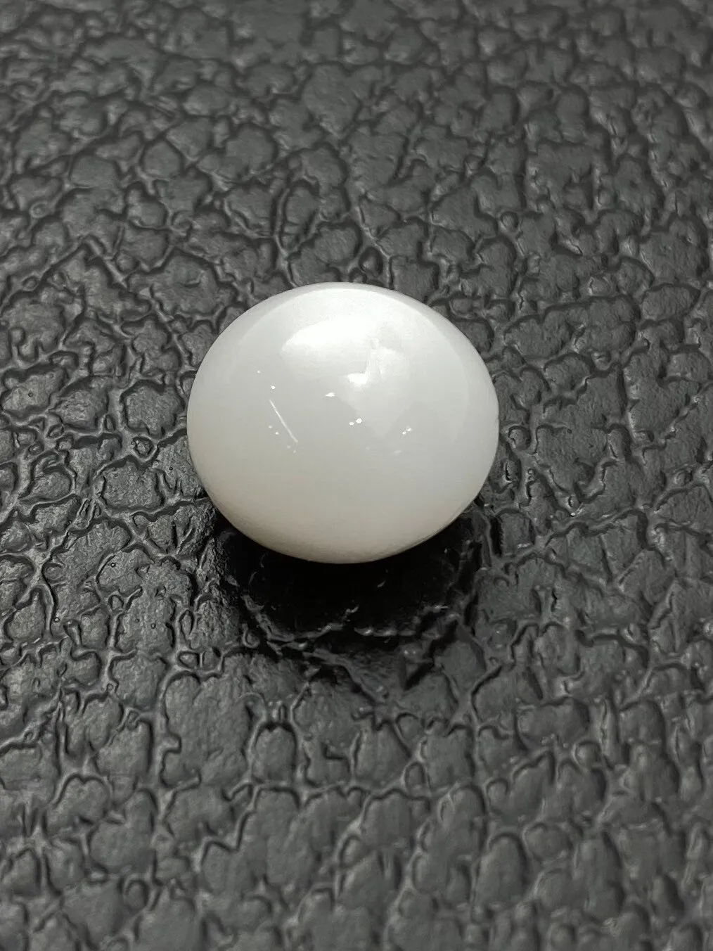 No.11 100% Natural Tridacna Pearl white Clam Pearl, 13.100 carat, 12.94mm x 10.64mm