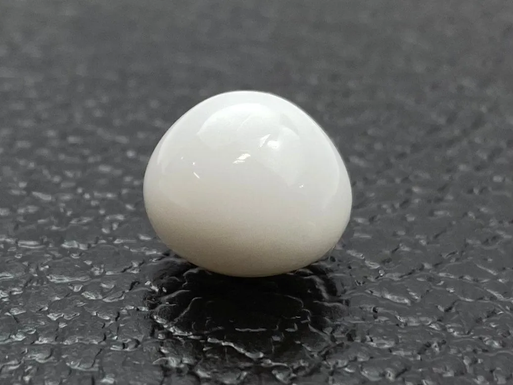 No.11 100% Natural Tridacna Pearl white Clam Pearl, 13.100 carat, 12.94mm x 10.64mm