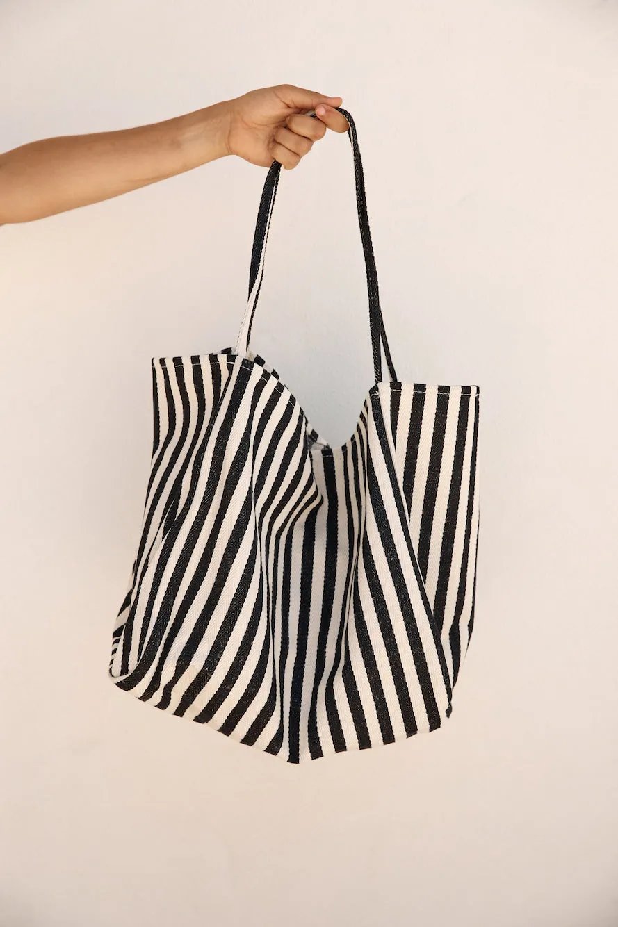 Picnic Days Tote Bag Black