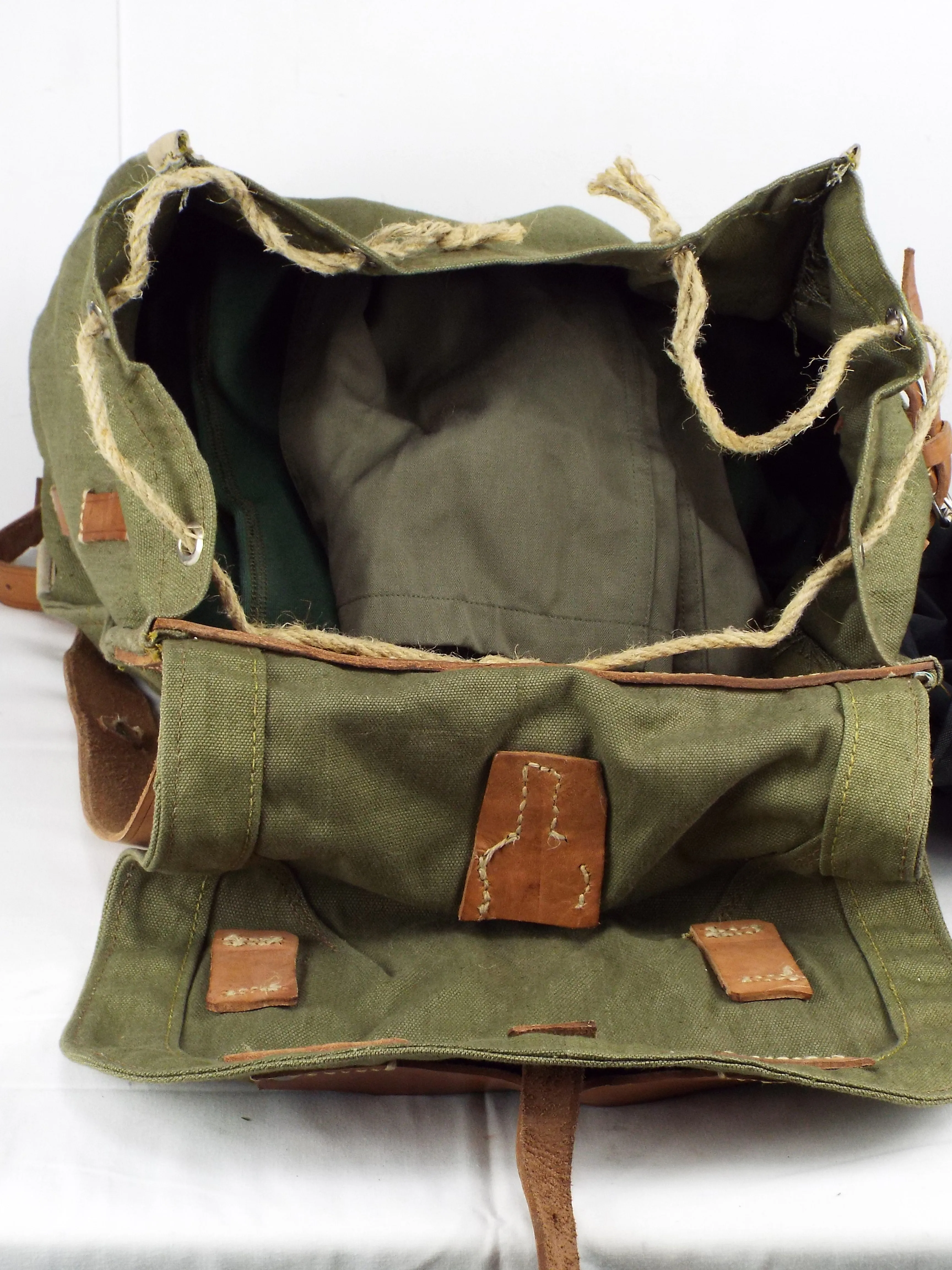 Romanian Army - Vintage 30 Litre Canvas Rucksack - Green - MODIFIED