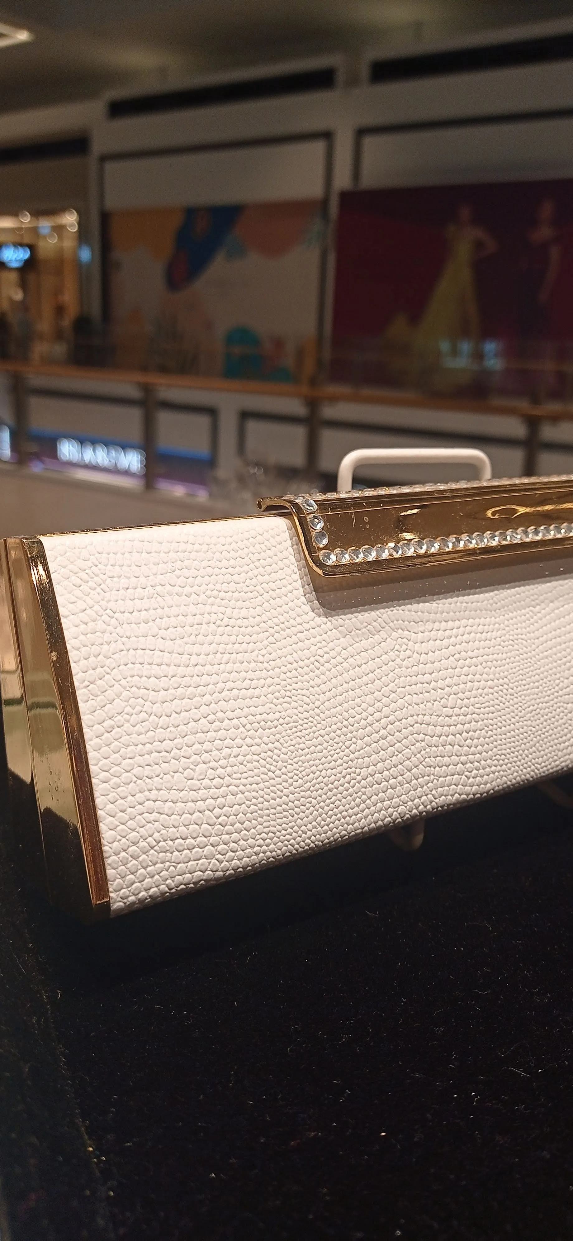 The Shannie Purse in White